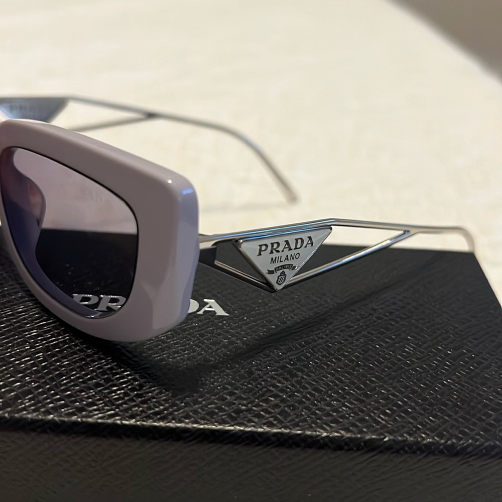 Brandnew Prada sunglasses comes with case